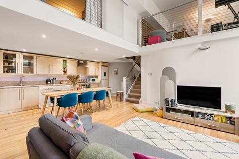 2 bedroom flat to rent, Principal Square, London