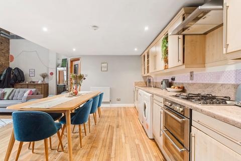 2 bedroom flat to rent, Principal Square, London