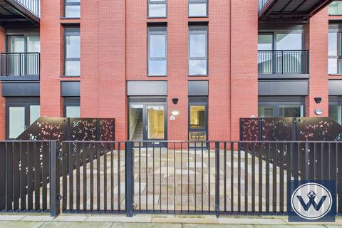 2 bedroom duplex to rent, Shale Lane, M5