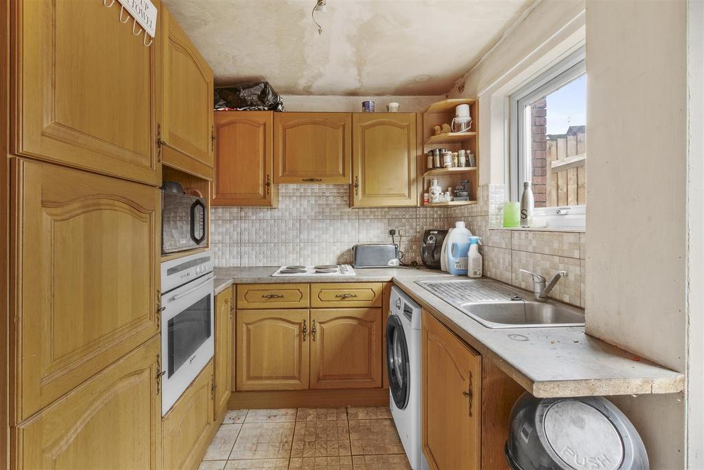 8 Glenister Road, HP12 4 RD-6.jpg