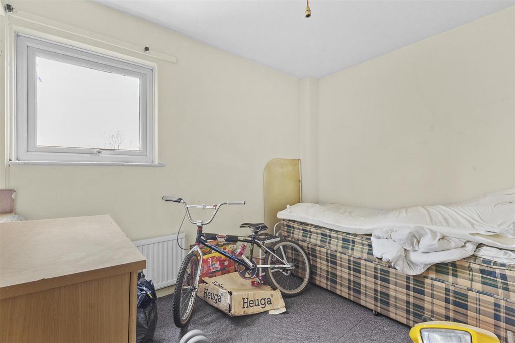8 Glenister Road, HP12 4 RD-4.jpg