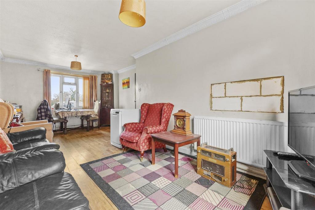 8 Glenister Road, HP12 4 RD-9.jpg