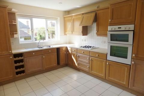 4 bedroom detached house to rent, Copper Beech View, Tonbridge TN9 2HF