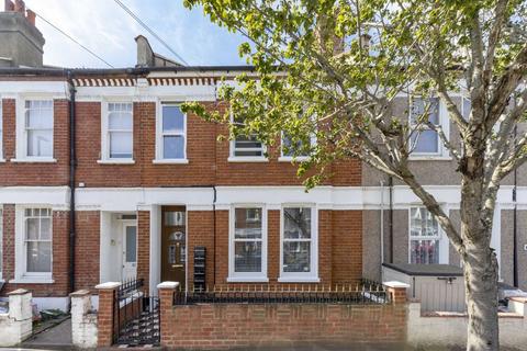 3 bedroom flat to rent, Gilbey Road, London SW17