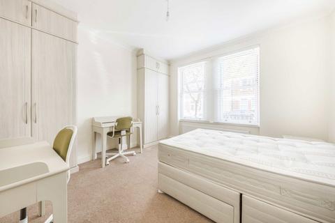 3 bedroom flat to rent, Gilbey Road, London SW17