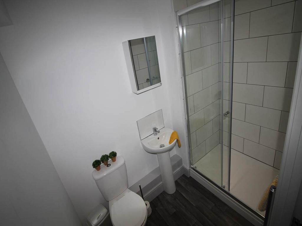 Bedroom Two - En-Sui