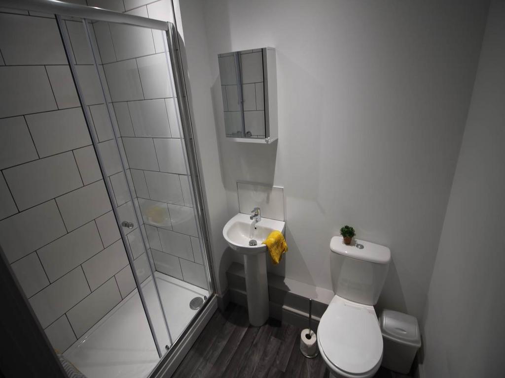 Bedroom One - En-Sui