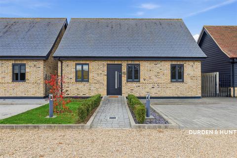 3 bedroom detached house for sale, Dennises Lane, South Ockendon, RM15