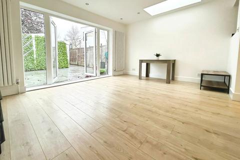 undefined, Kingston Road, Kingston Upon Thames KT1