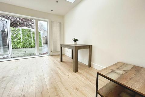 undefined, Kingston Road, Kingston Upon Thames KT1
