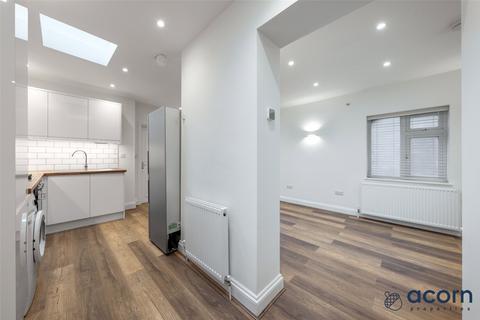 1 bedroom apartment to rent, Regents Park Road, London N3