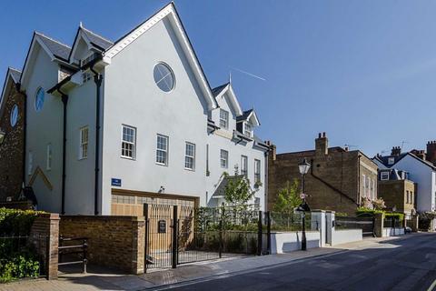 undefined, Church Street, Isleworth TW7