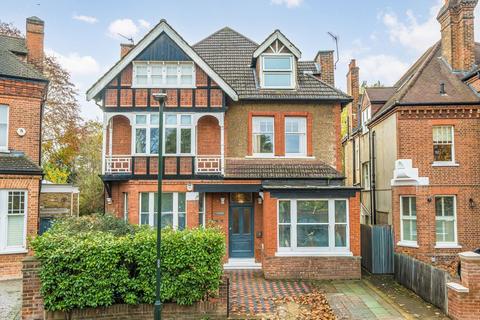 undefined, Waldegrave Gardens, Strawberry Hill TW1