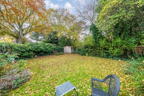 undefined, Waldegrave Gardens, Strawberry Hill TW1