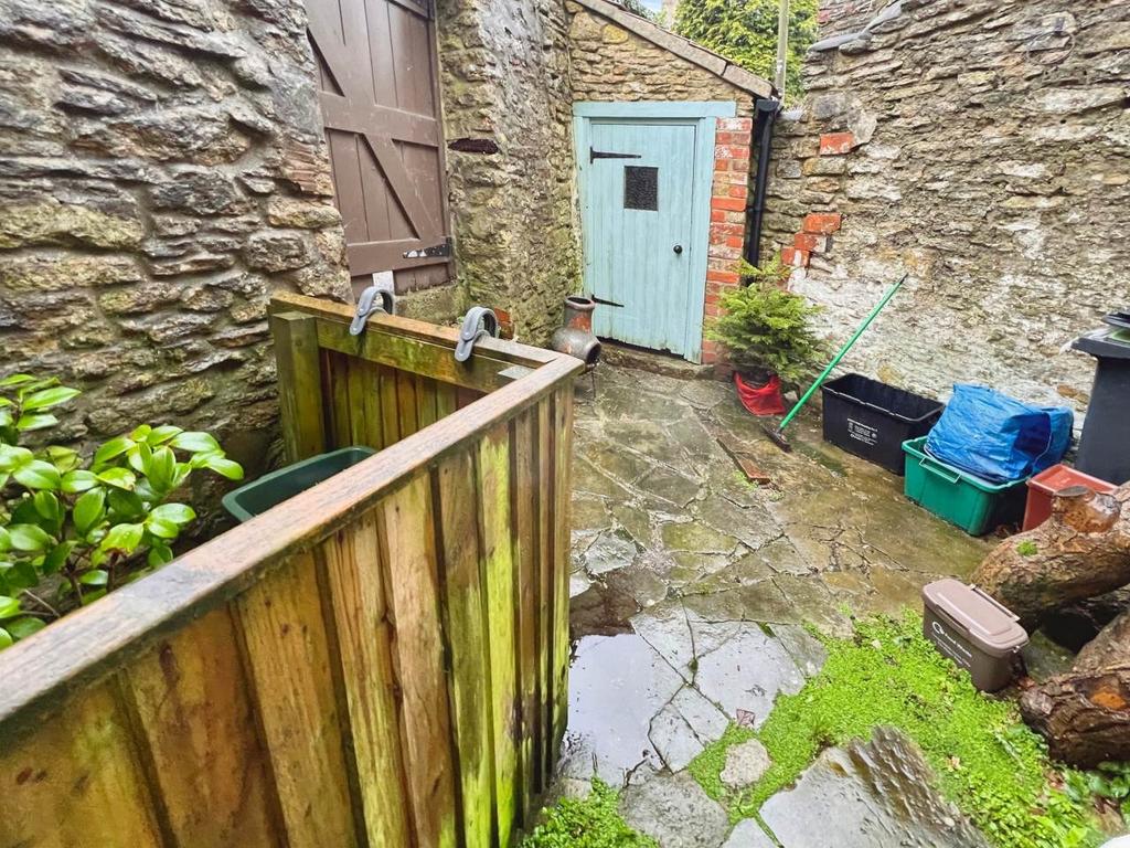 Courtyard garden