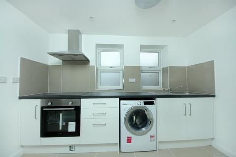 1 bedroom flat to rent, Uxbridge Road, W12
