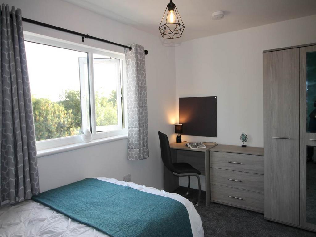 Bedroom 4 & En-suite