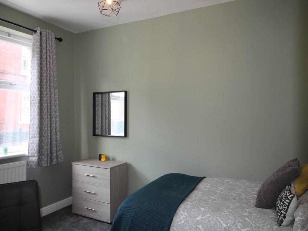 Bedroom 1 (1)