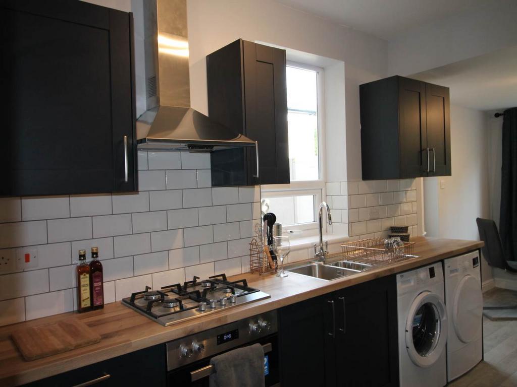 Kitchen Diner (1)