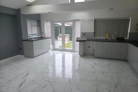 6 bedroom semi-detached house to rent, Slough SL1