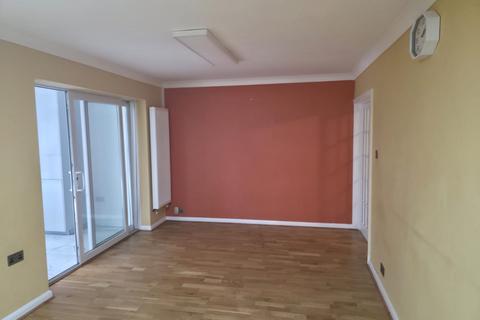 6 bedroom semi-detached house to rent, Slough SL1