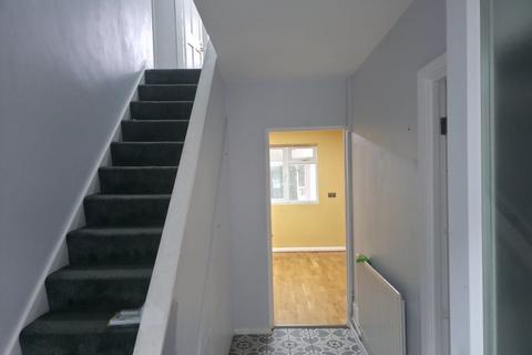 6 bedroom semi-detached house to rent, Slough SL1