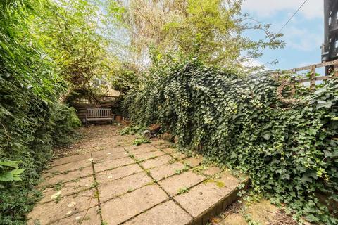 2 bedroom maisonette for sale, Ravenstone Street, London SW12
