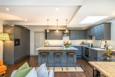 2 bedroom maisonette for sale, Mantilla Road, London SW17