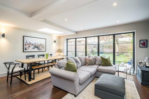 2 bedroom maisonette for sale, Mantilla Road, London SW17