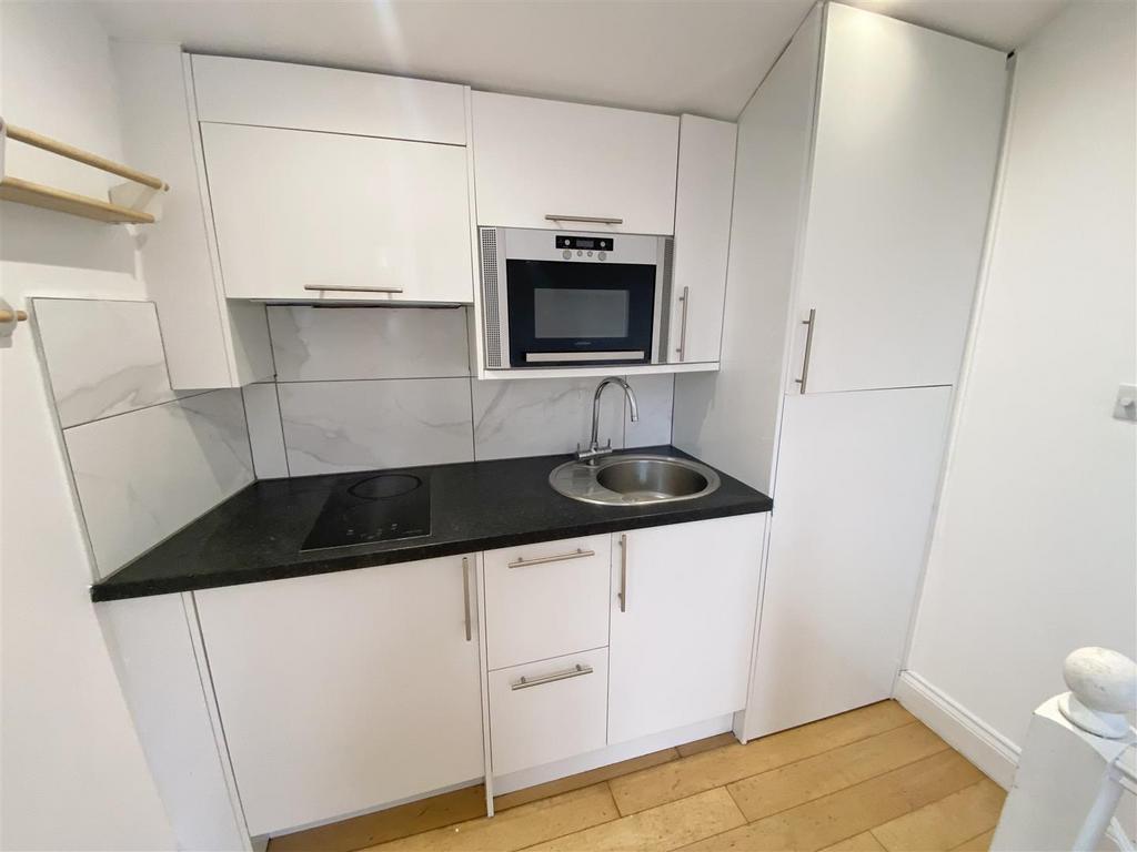 Kitchenette.JPG