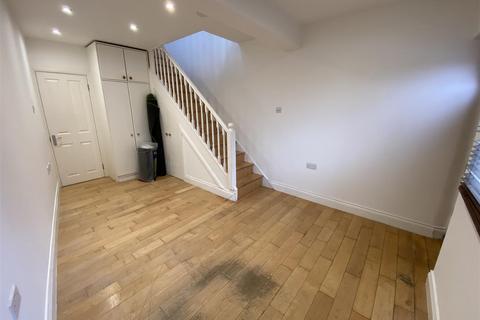 undefined, Brunswick Avenue, London N11