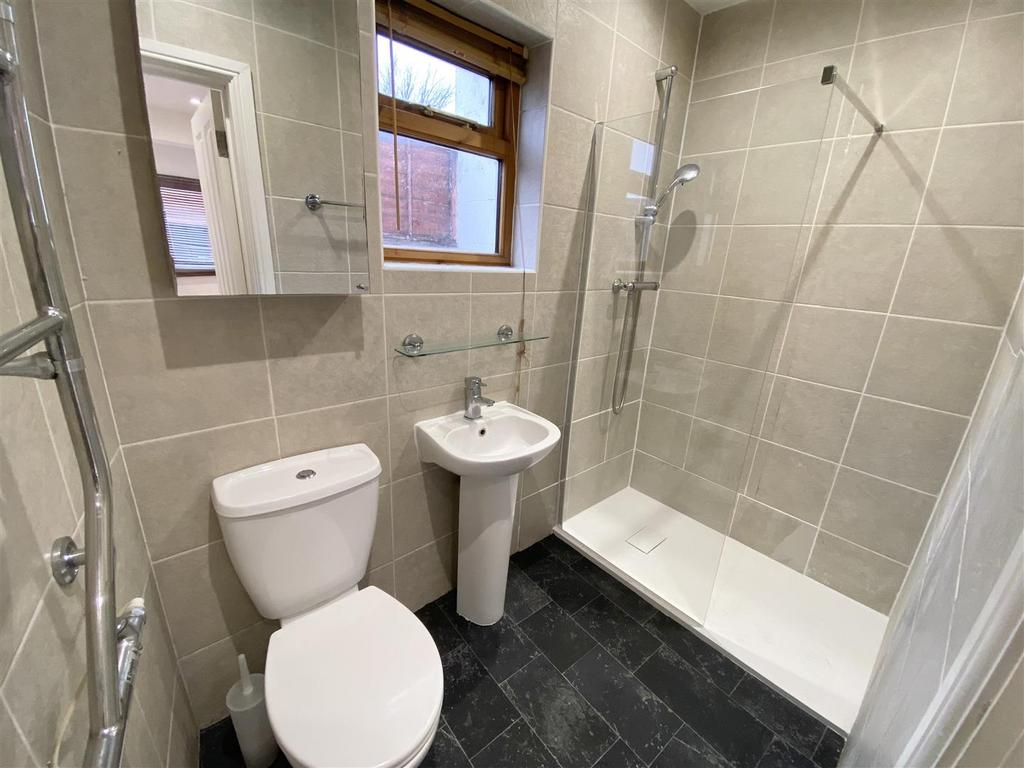 Bathroom.JPG