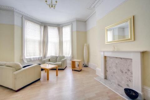 2 bedroom flat to rent, Eskdale Terrace, Jesmond,