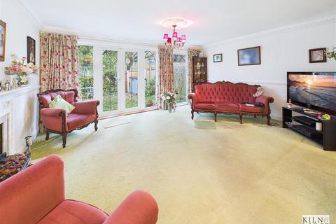 undefined, Larkspur Close, South Ockendon