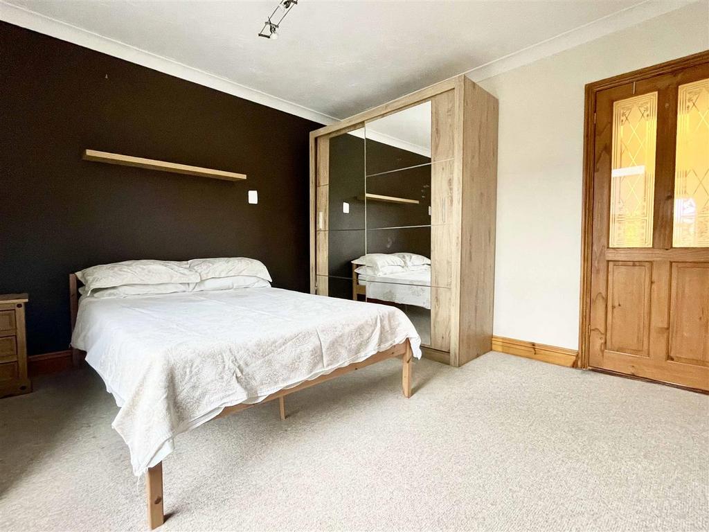 Bed1.jpg