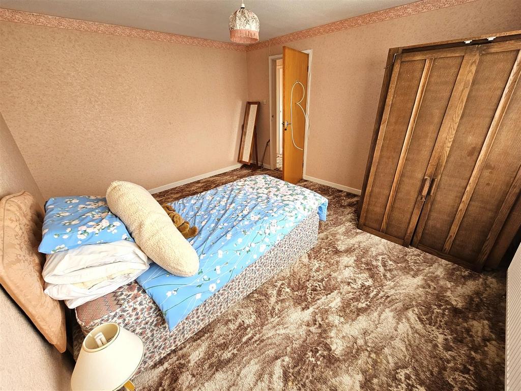 Bedroom 1 (2).jpg