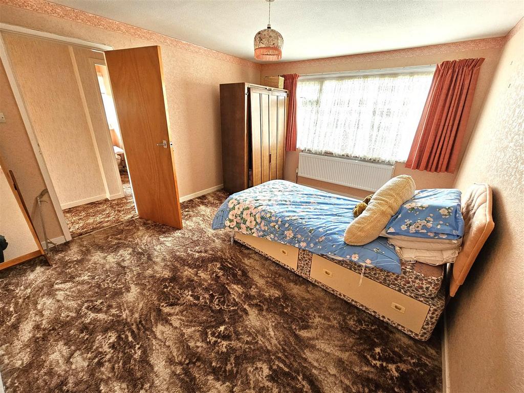 Bedroom 1.jpg