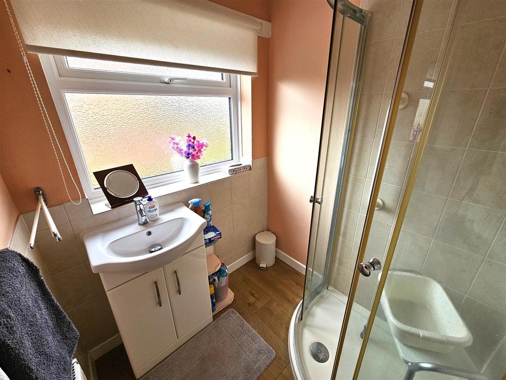 Shower Room.jpg