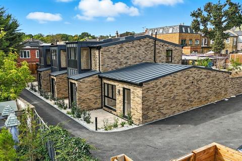 undefined, Queens Road, Buckhurst Hill IG9