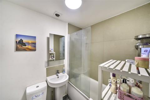 1 bedroom in a house share to rent, Charleville Road, London, W14