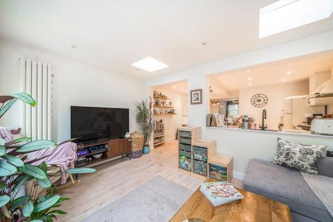 undefined, Navarino Grove, London E8