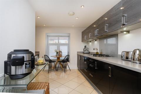 4 bedroom semi-detached house for sale, Weavers Way, Scholes, Cleckheaton