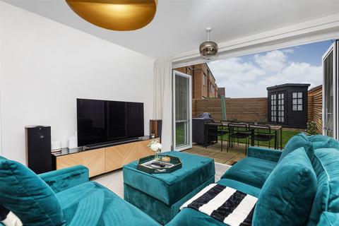4 bedroom semi-detached house for sale, Weavers Way, Scholes, Cleckheaton
