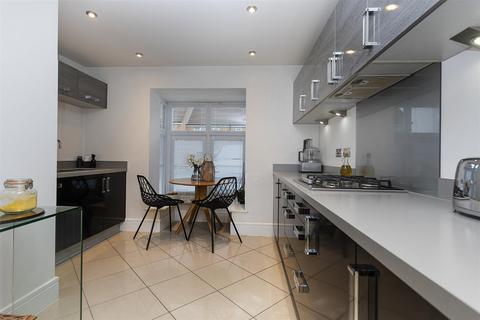 4 bedroom semi-detached house for sale, Weavers Way, Scholes, Cleckheaton