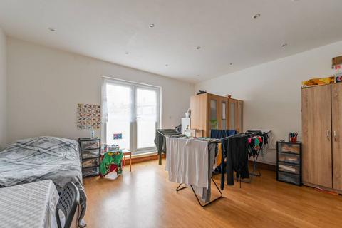 undefined, Finches Court Mews, E14, Docklands, London, E14