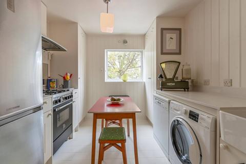 Lamb Court, Tower Hamlets, London, E14