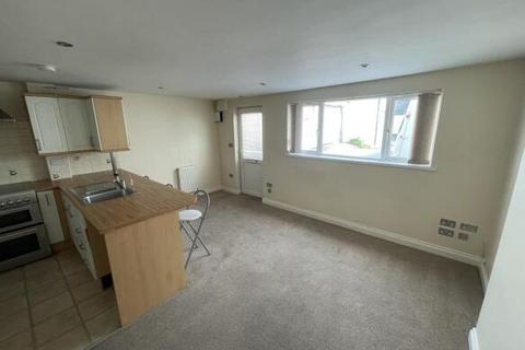 2 bedroom terraced house to rent, Gestridge Road, Kingsteignton