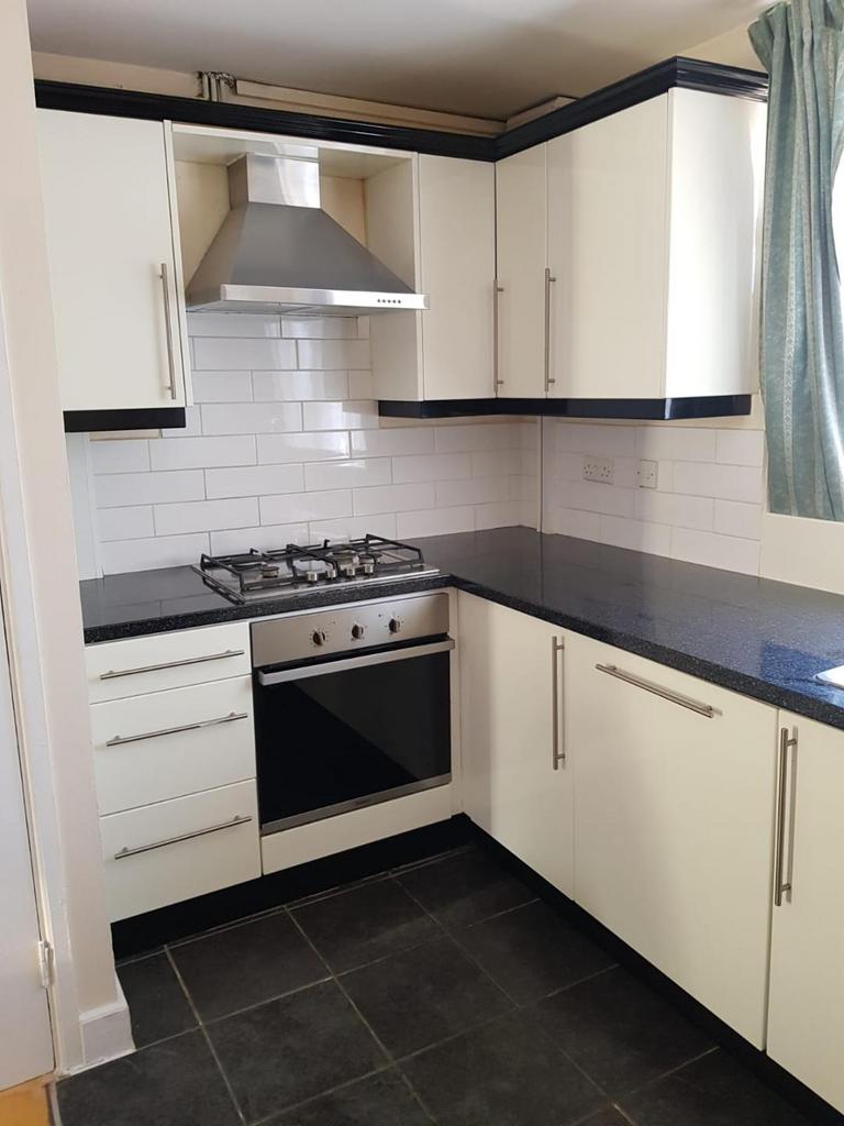 Stunning 1-Bedroom Maisonette For Rent