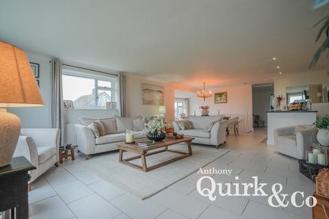 6 bedroom detached house for sale, Park Road, Canvey Island, SS8
