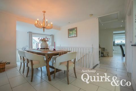 6 bedroom detached house for sale, Park Road, Canvey Island, SS8